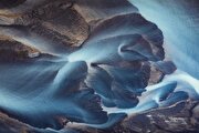 عکس‌های هوایی خیره‌کننده از رودخانه‌های یخ‌زده ایسلند