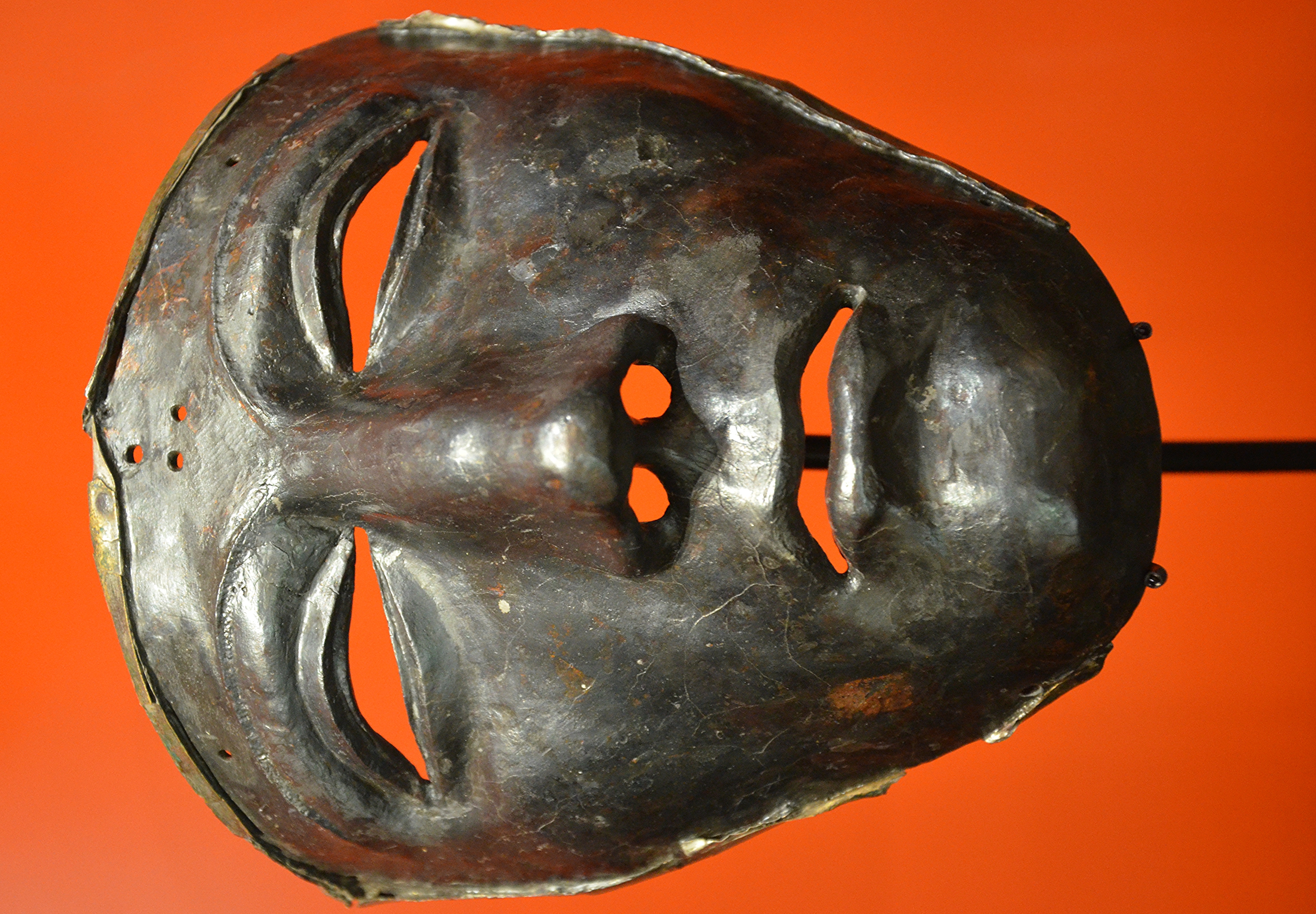 شگفت‌انگیزترین نقاب‌های باستانی؛ از صورتِ ارواح تا خورشیدِ گریان(برترین ها)