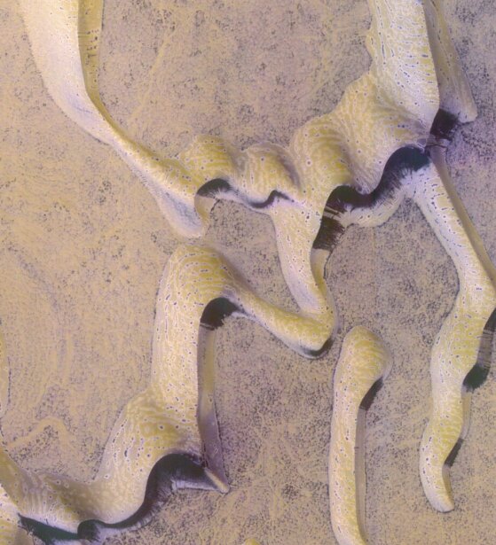 تصویری خیره‌کننده از تپه‌های شنی مریخ