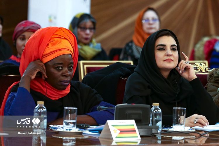 زنان شرکت‌کننده در کنگره بین المللی بانوان تاثیرگذار با حضور رئیس‌جمهور