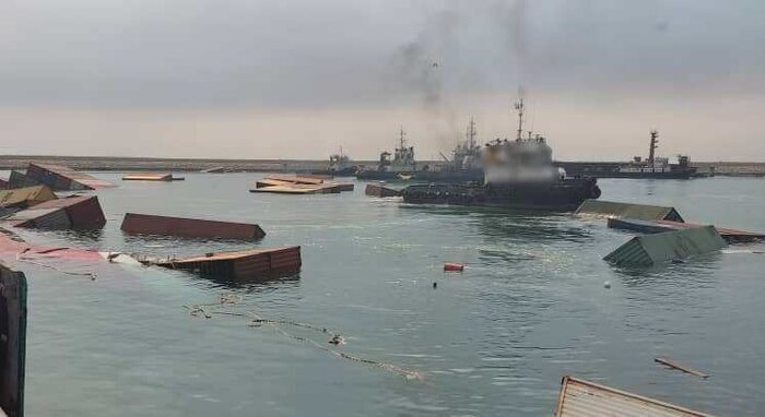تصاویر غرق‌شدن شناور تانزانیایی در جنوب ایران