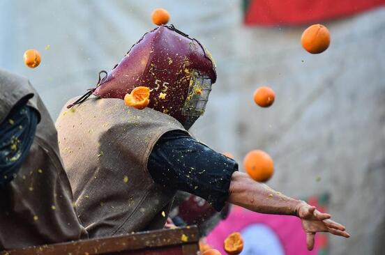 از جشنواره جنگ پرتقال تا سفر غیرمنتظره بایدن به اوکراین (عصرایران)