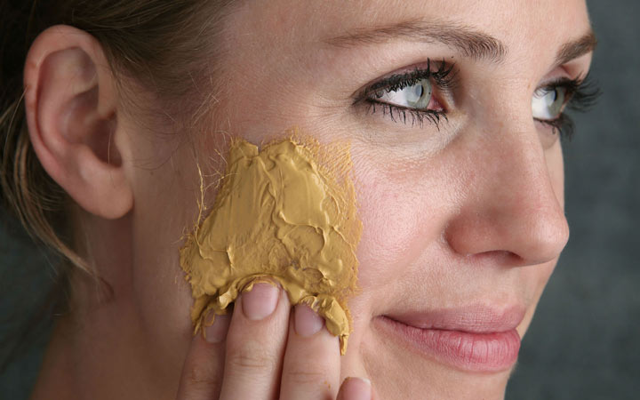 چطور صورتمان را سفید کنیم؟ روش های طبیعی برای روشن کردن پوست صورت