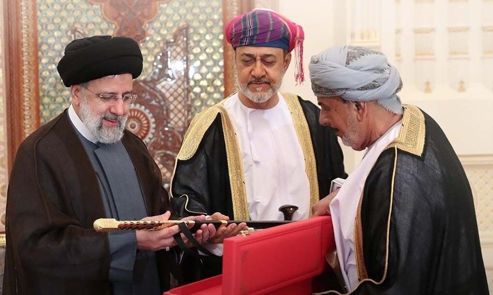 هدیه متفاوت عمانی‌ها به رئیس جمهور ایران