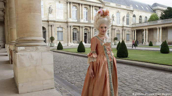 لباس زنانه، دکمه و انقلاب فرانسه