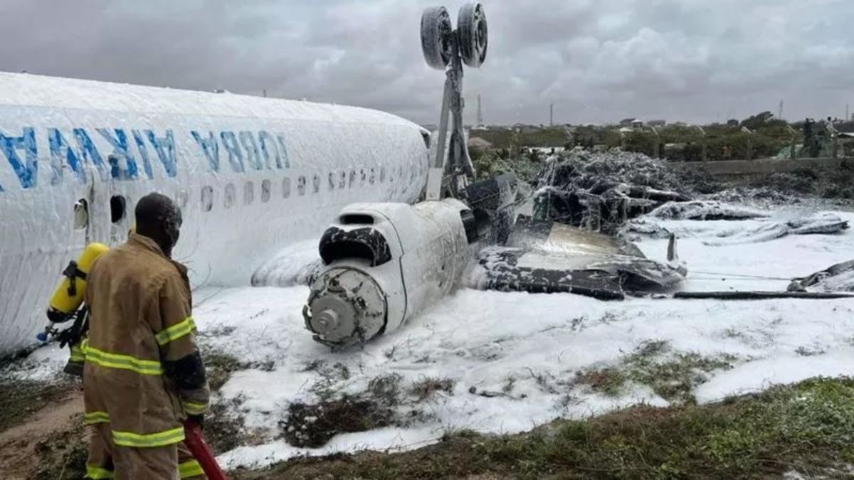 هواپیمایی که سر و ته شد ولی مسافران زنده ماندند