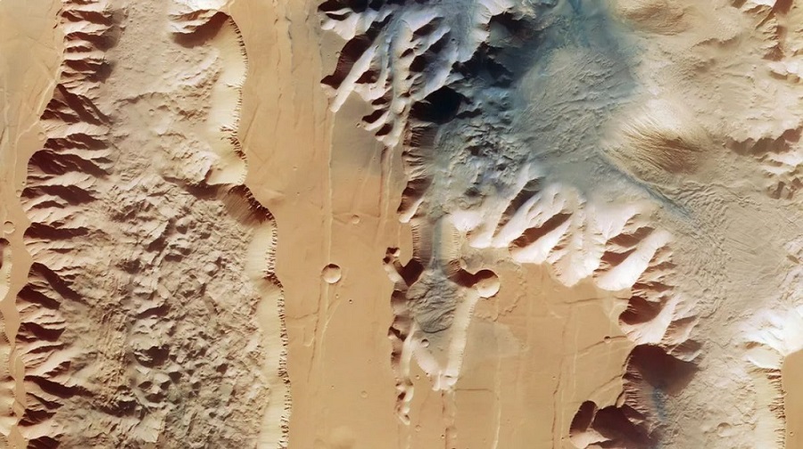 بزرگترین دره منظومه شمسی را در تصاویر جدیدی از مریخ مشاهده کنید