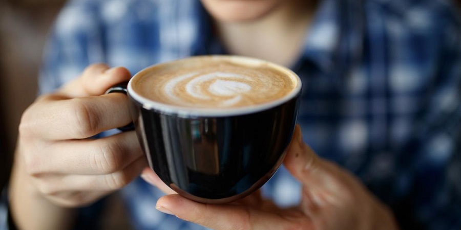 چرا نوشیدن قهوه از ظهر به بعد اشتباه است؟