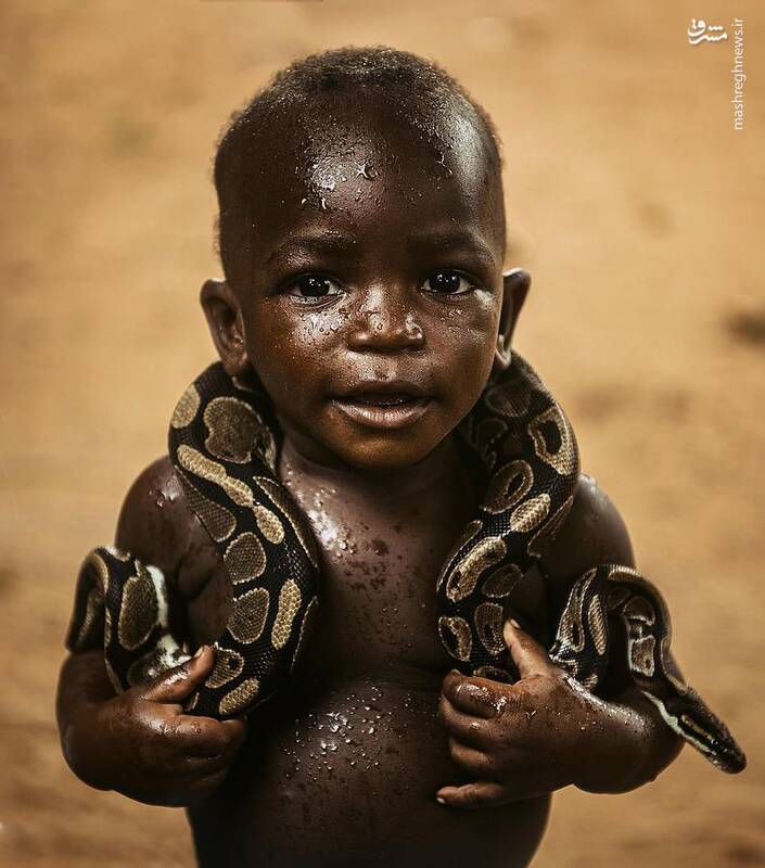 مار، همبازی کودک آفریقایی