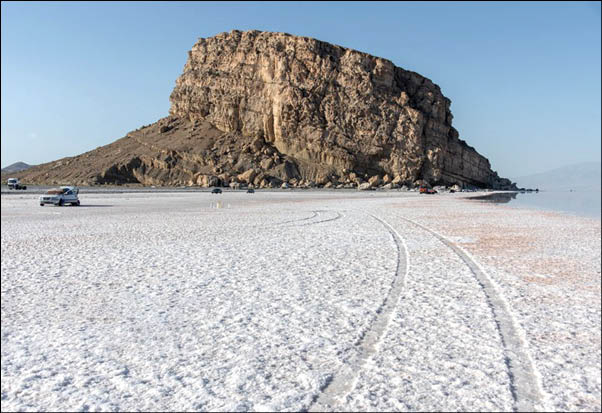 نجات دریاچه ارومیه از مرگ با آب معدنی