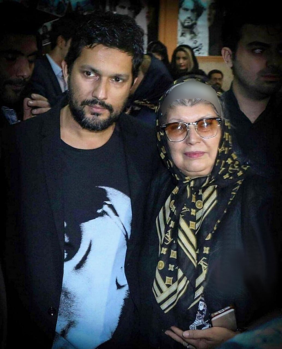 تصویر مادر حامد بهداد در کنار پسرش