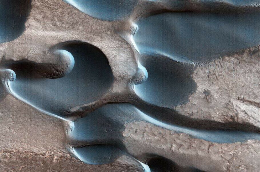 عکس خیره‌کننده‌ی ناسا از تلماسه‌های زیبای قطب شمال مریخ