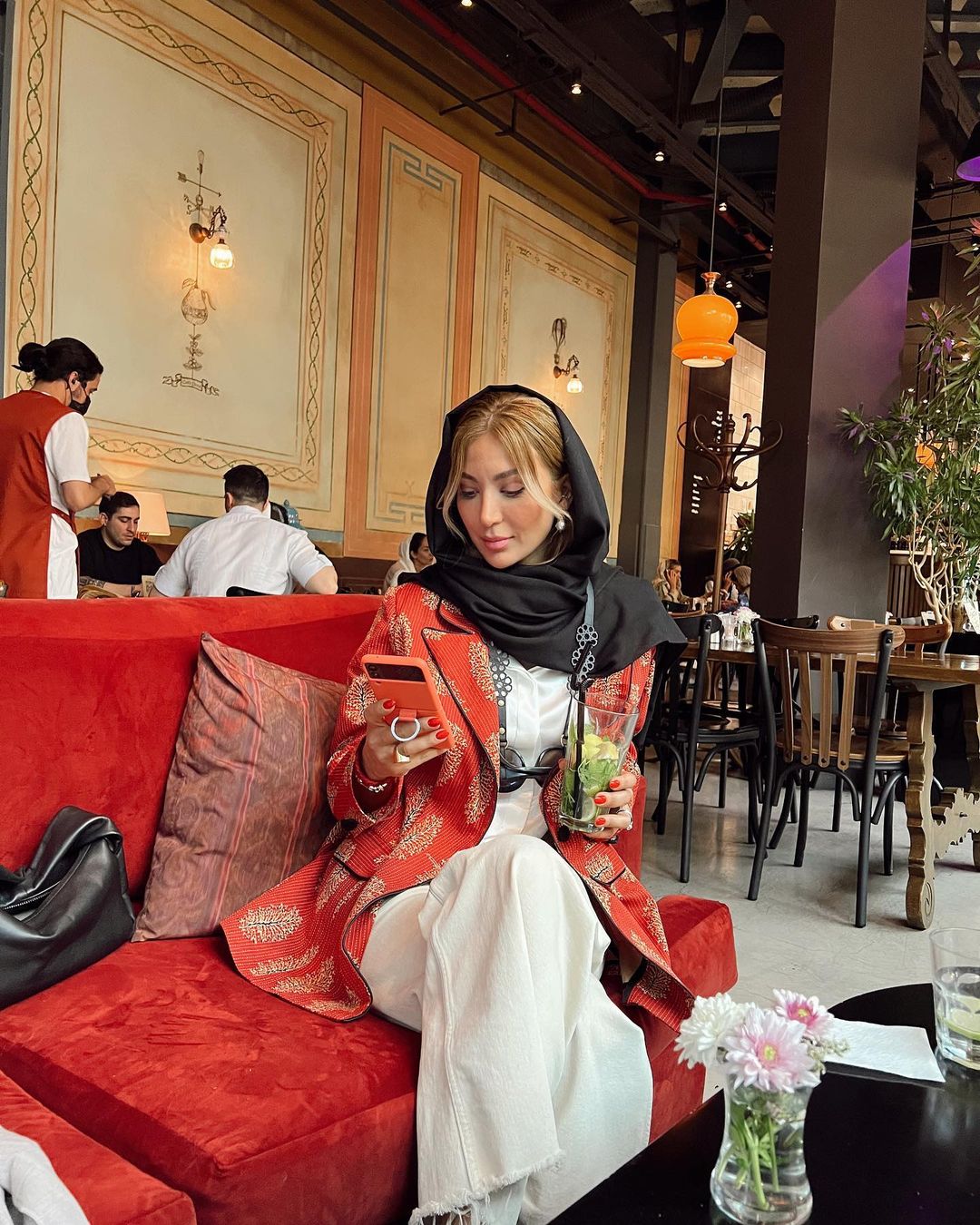 استایل زیبای همسر بهرام رادان در خارج از کشور