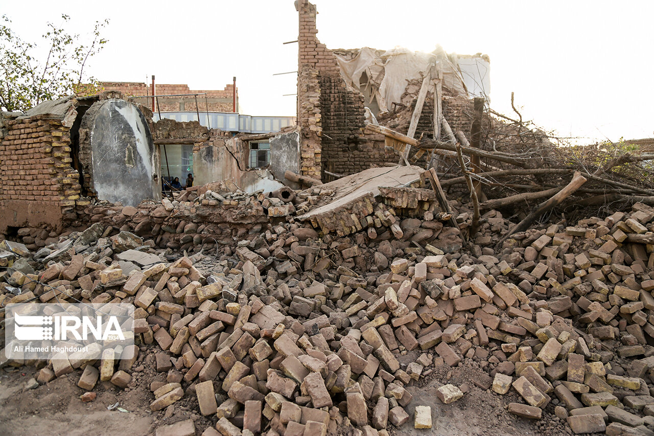 زلزله هولناک در خوی به روایت تصویر