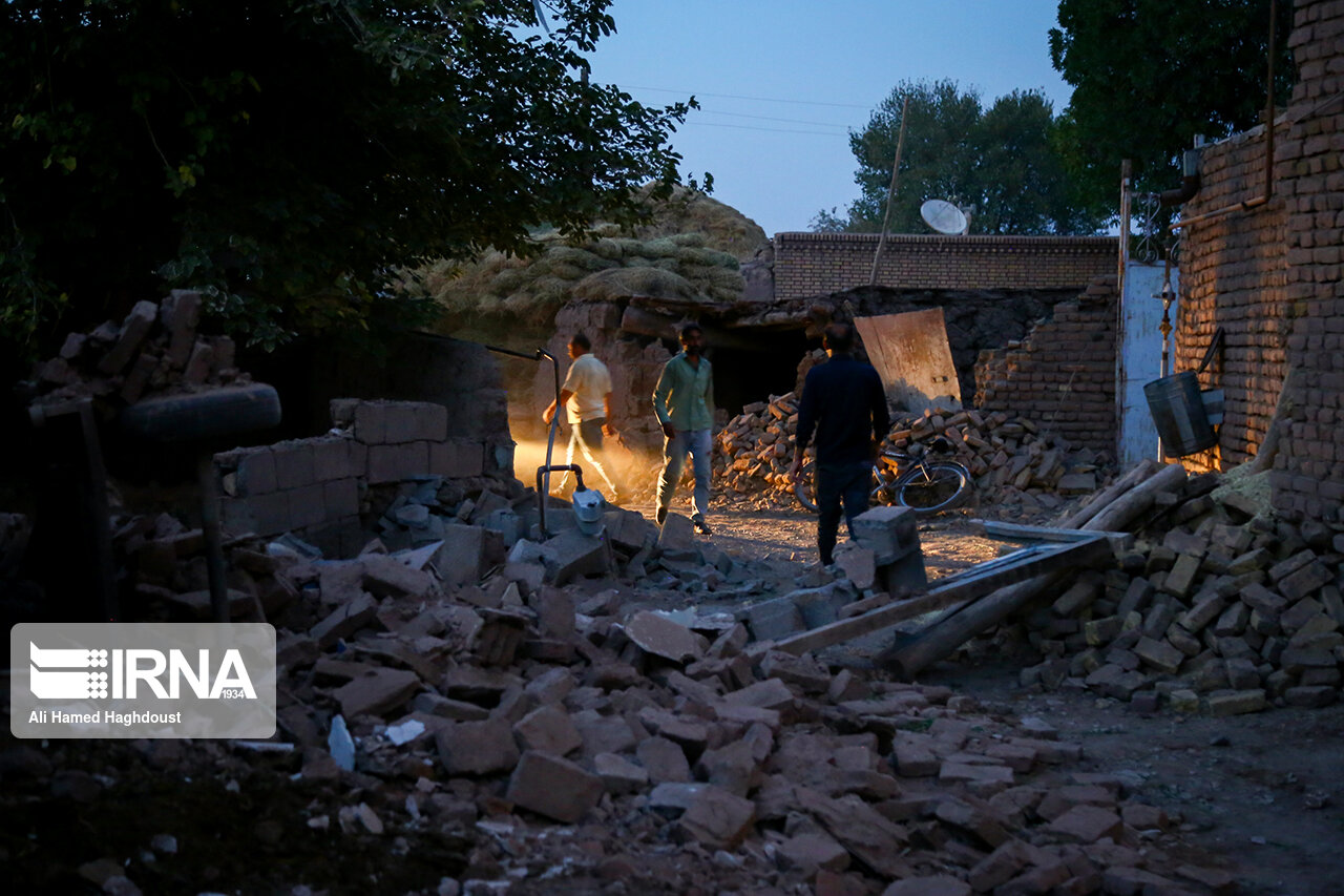 زلزله هولناک در خوی به روایت تصویر