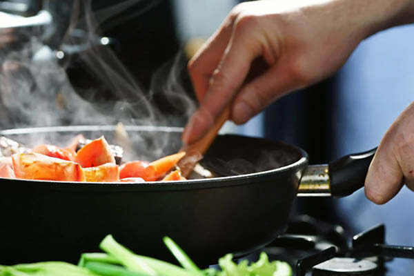 ۷ راهکار ساده برای کاهش مصرف روغن در آشپزخانه