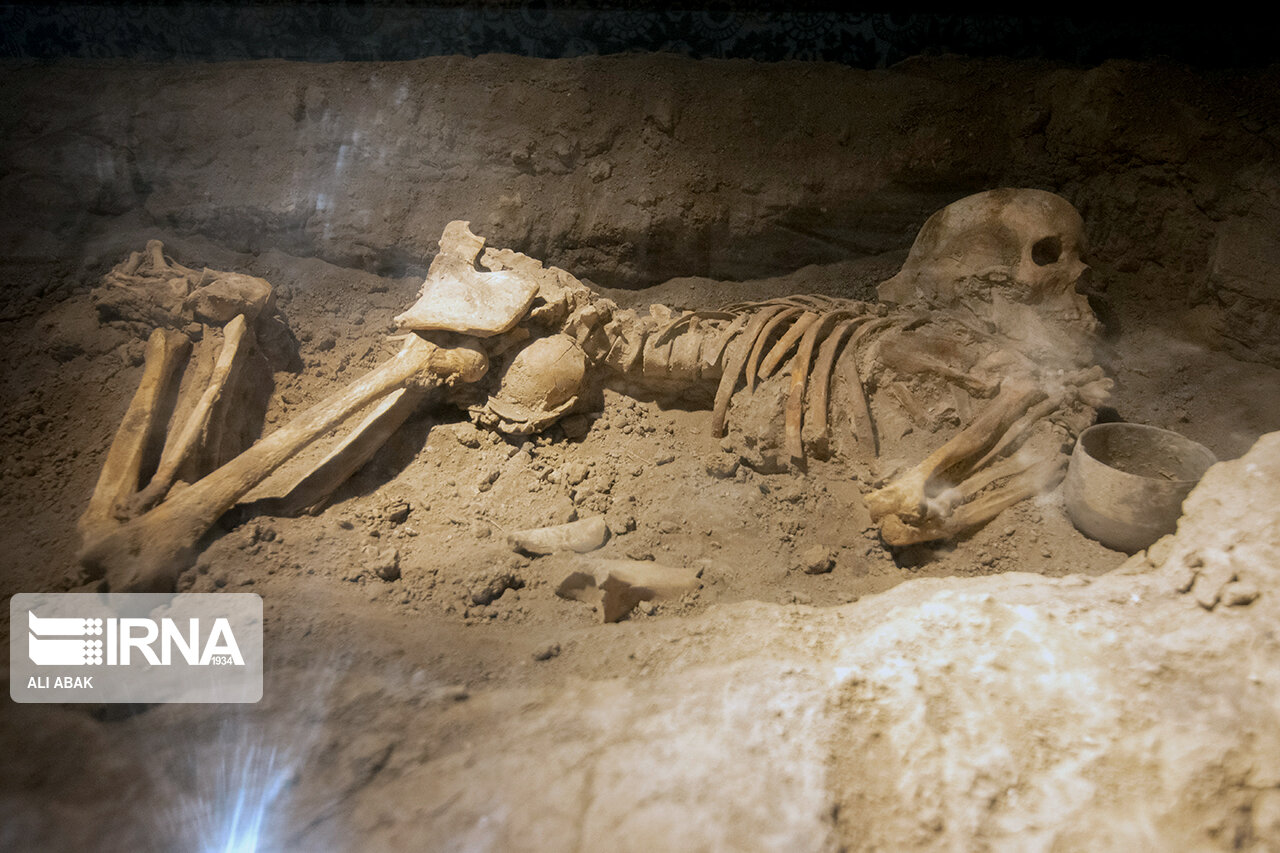 اسکلت 4000 ساله یک زن در موزه گرمابه پهنه سمنان