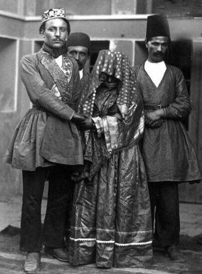 تصویری نایاب از یک عروس و داماد در زمان قاجار