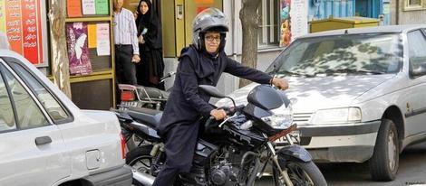تناقض عجیب بین زنان موتورسوار و زنان تَرک‌نشین!