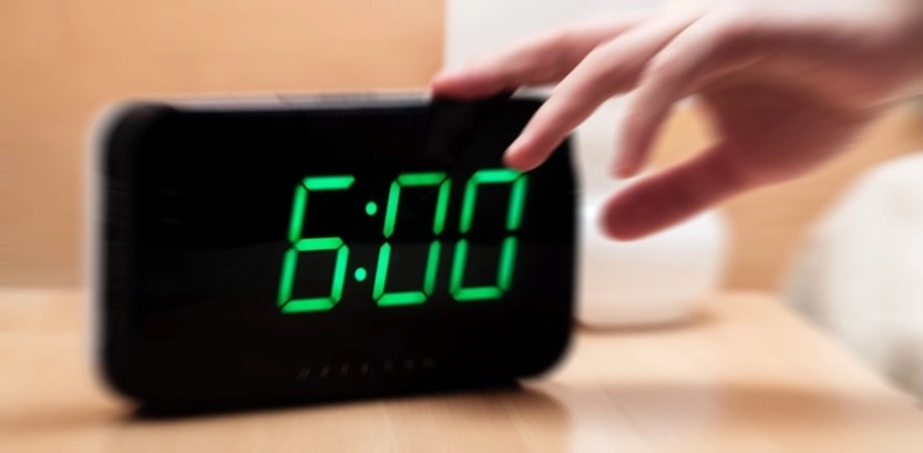 اکثر ما از ویژگی «اسنوز» و به تاخیر انداختن بیدار شدن استفاده می‌کنیم؟ اما واقعا این کار چه اثری دارد؟