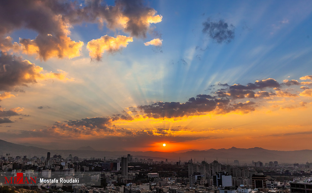 لحظه زیبای طلوع خورشید در تهران