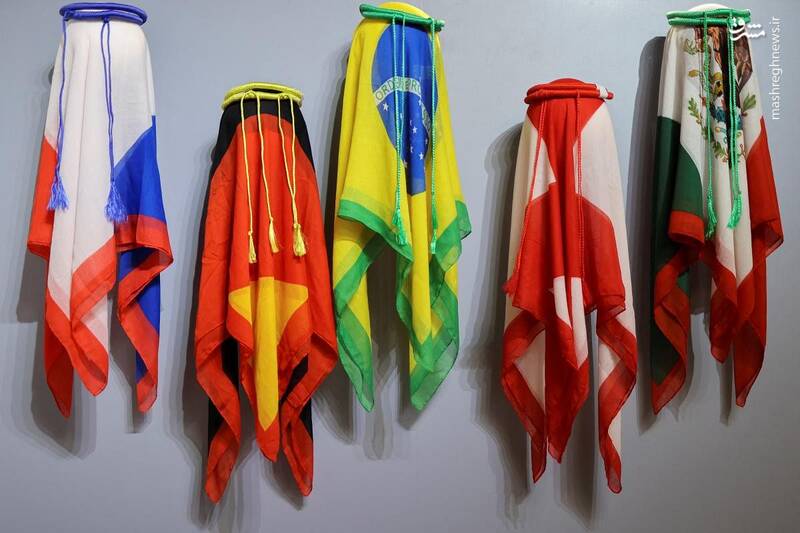 لباس‌ سنتی قطر با رنگ‌های پرچم‌ کشورها