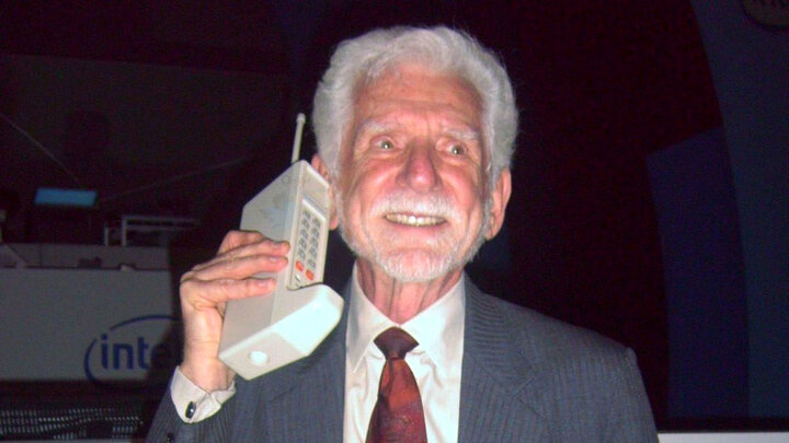 تصویری از ظاهر جالب اولین تلفن همراه دنیا