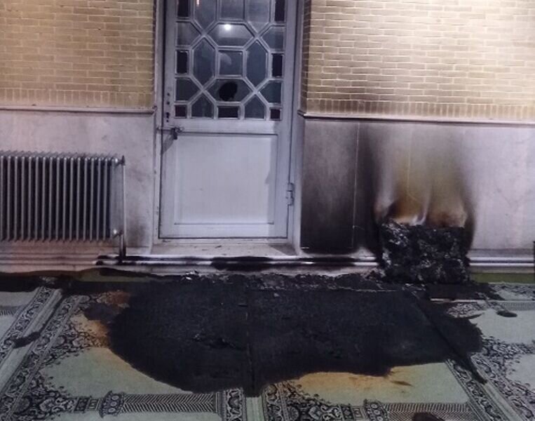به آتش کشیده شدن یک مسجد توسط افراد ناشناس