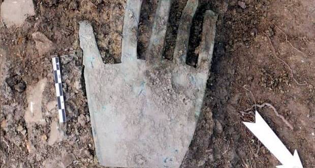 کشف دست مرموز با قدمت ۲هزار ساله