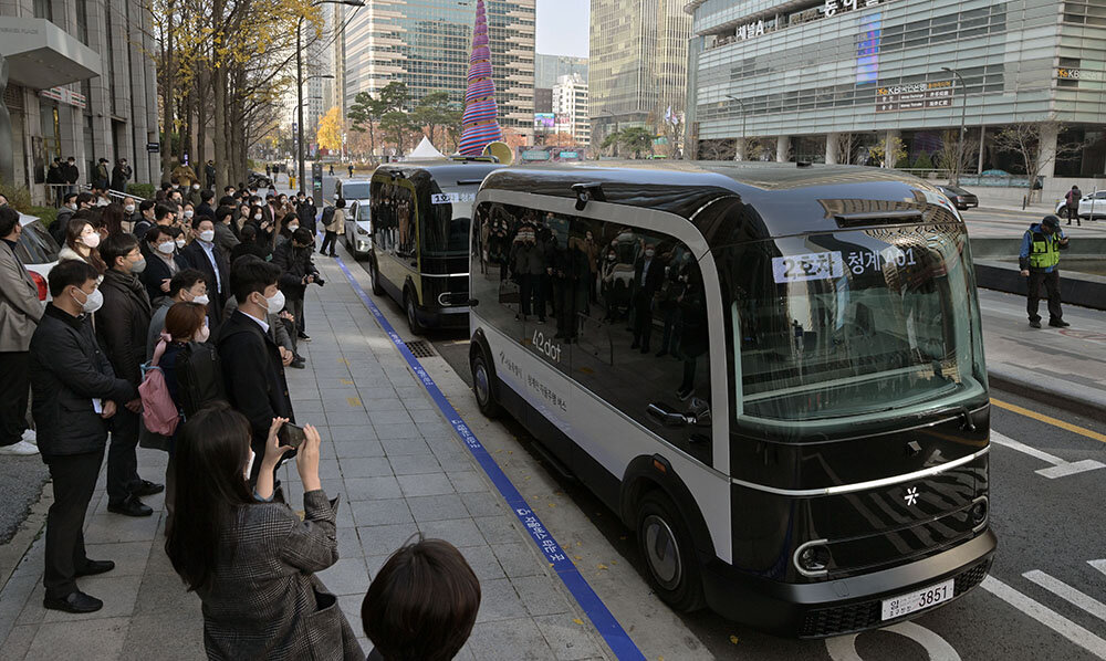 تصویر اتوبوس بدون راننده در خیابان‌های سئول
