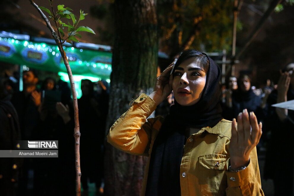 تصاویری متفاوت از حضور زنان و دختران در شب قدر (سایتهای مختلف)