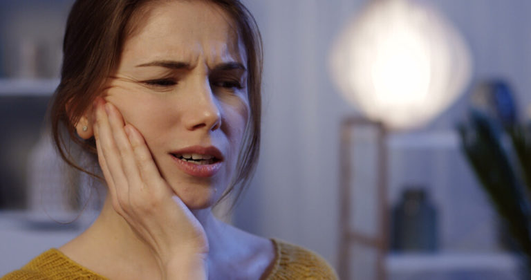 چگونه از شر دندان درد شبانه خلاص شویم؟(روزیاتو)