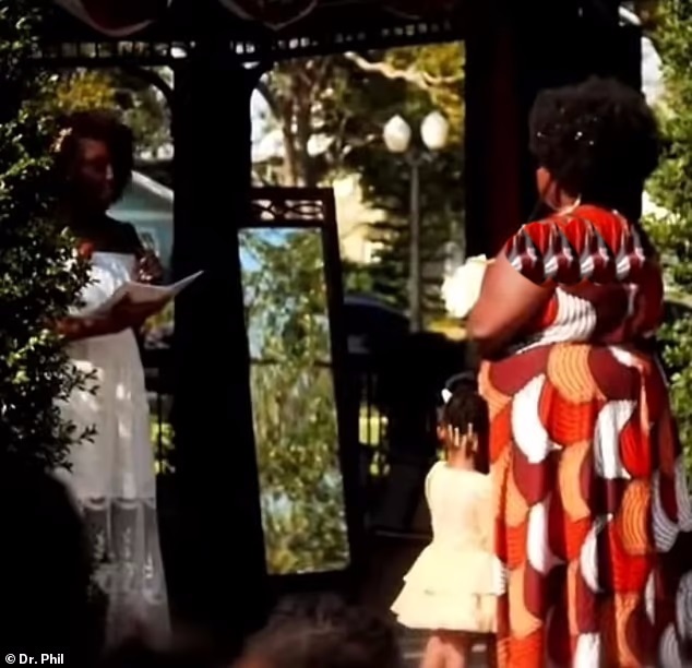 زن آمریکایی در یک مراسم عروسی ۴ هزار دلاری با خودش ازدواج کرد!(روزیاتو)