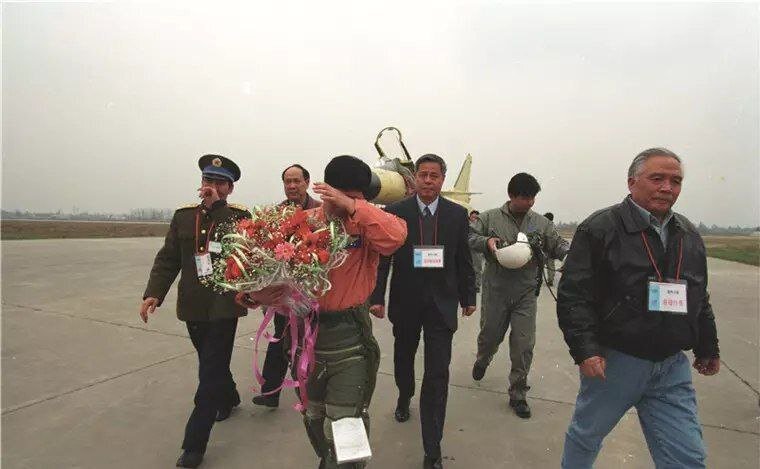 اشک شوق برای پرواز مهمترین جنگنده ارتش چین