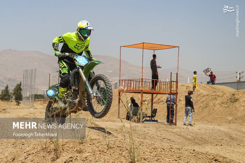 تصاویر تماشایی از مسابقه موتورکراس دختران ایران
