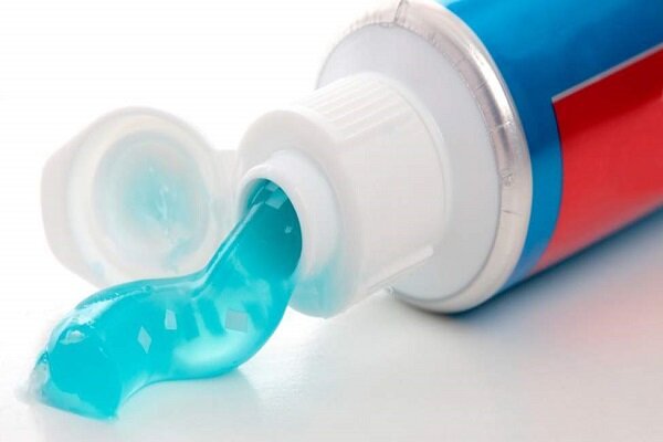 عوارض خطرناک مصرف خمیر دندان سفیدکننده