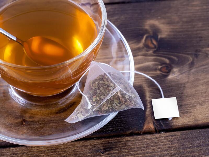 فواید چای کیسه ای برای درمان سیاهی دور چشم
